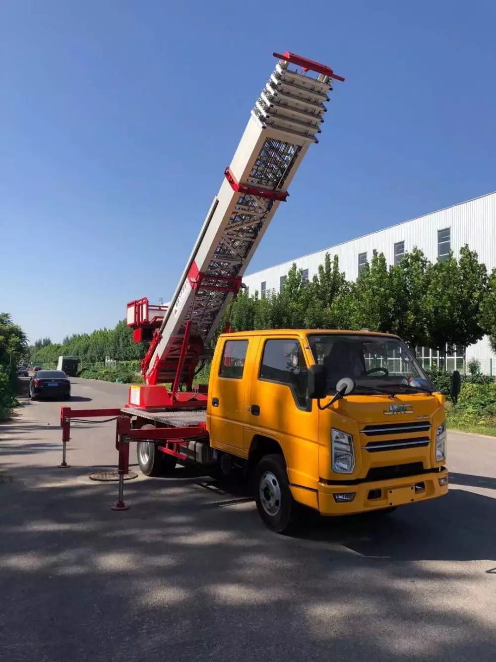 合肥蜀山附近的云梯车出租服务：轻松解决高空作业需求